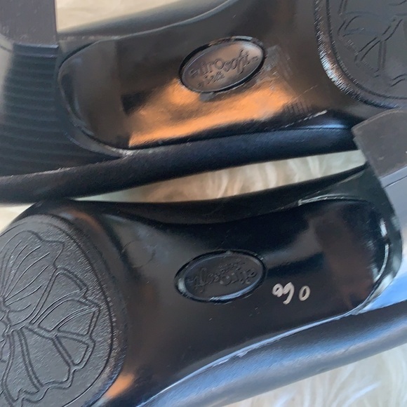 EURO Soft By Sofft Black patent Leather Heels Peep Toe Shoes Size 8 - Picture 15 of 15